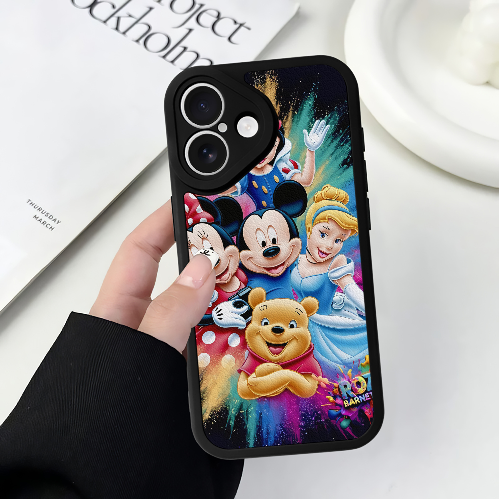 （画像用） ミッキーマウス Mickey Mouse 【iPhone 16シリーズ対応】シリコンスマホケース（レザー調） 材質：シリコン